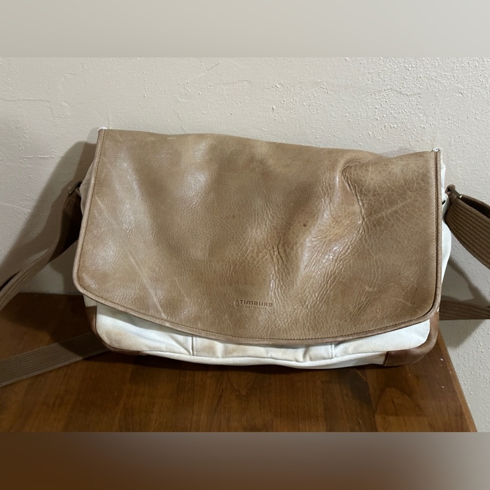 Timbuk2 messenger bag. Leather and canvas. Pre owned